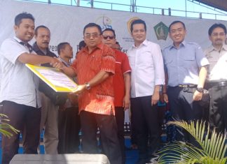 Rai Wirajaya Serahkan 25 Traktor bagi Petani dan Dana Bantuan Nelayan Rp 5,3 Miliar di Negara