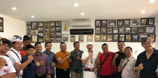 “Panglima Hukum” Togar Situmorang dan “Panglima Perang” Ismaya Damaikan Supir Taksi Online dan Konvensional