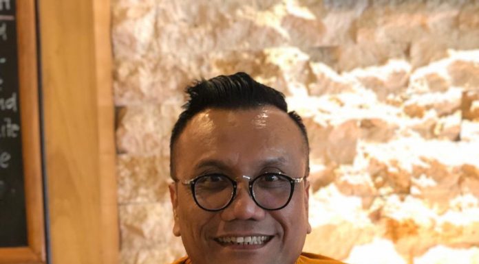 Panglima Hukum Togar Situmorang Harapkan Koster Pecat Dua Anggota Fraksi PDIP DPRD Bali Yang Adu Jotos