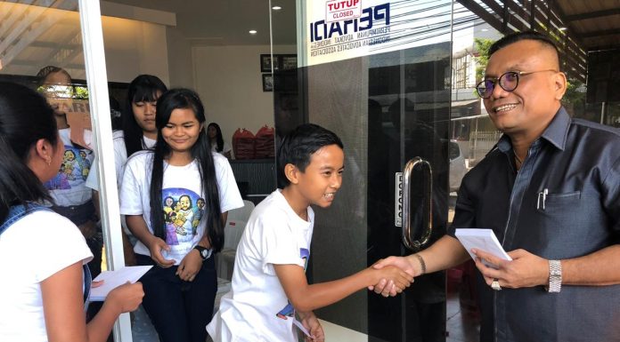 Berbagi Kasih dengan Anak Yatim, Panglima Hukum Togar Situmorang: I Fell Them