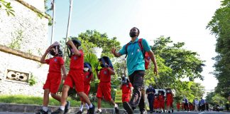 Siswa SD No.2 Tanjung Benoa Ikuti Latihan Simulasi Evakuasi Mandiri Gempabumi dan Tsunami