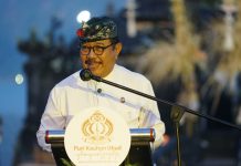 Hadiri Pagelaran “Nuwur Kukuwung Ranu”, Wagub Cok Ace Ungkap Makna Tumpek Wariga Dihadapan Dua Menteri