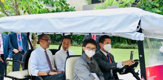 Diplomasi Jokowi dan Presiden Rwanda di Mobil Golf