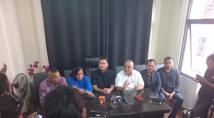 Dr. Togar Situmorang Mendampingi Mega Makcik Untuk Mendapatkan Haknya Kepada Elvi Sukaesih