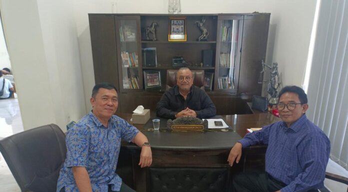 Di Tengah Arus Perubahan Hukum Kesehatan di Indonesia, Dr. Togar Situmorang berkolaborasi dengan Adv. Purwanto Kitung serta dr. Frits siap memberikan perlindungan hukum kepada Tenaga Kesehatan atau Tenaga Medis.